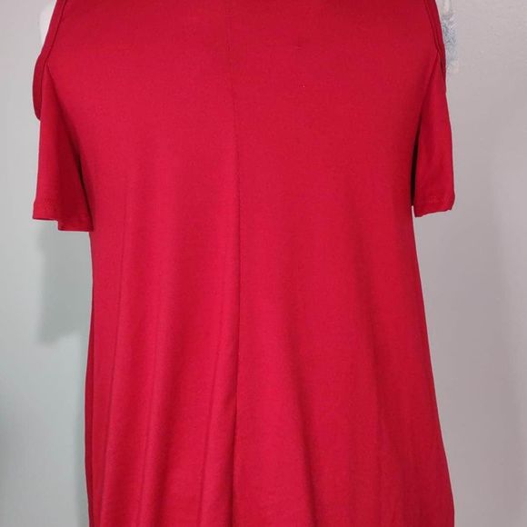 NWT Medium C’EST LA VIE Red Blouse with necklace Red Cold Shoulder C2514 - Picture 3 of 6